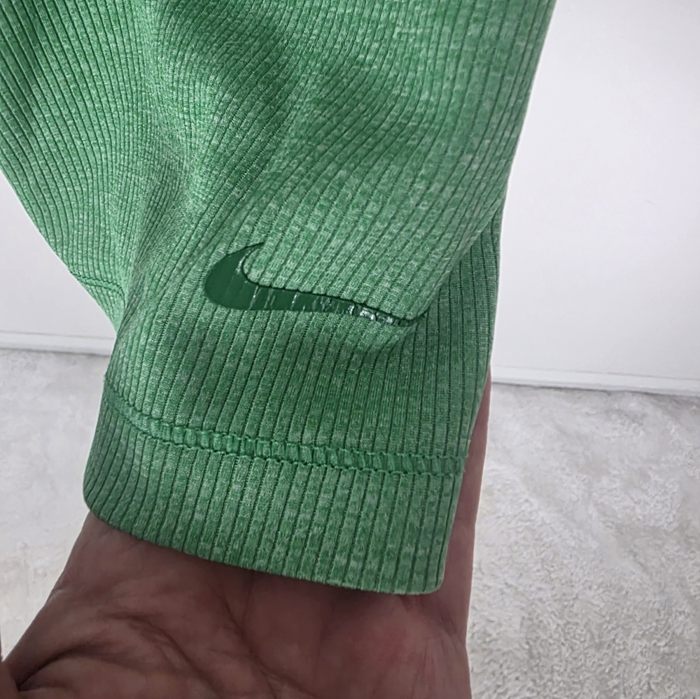 Nike Tank - Picture 4 of 9